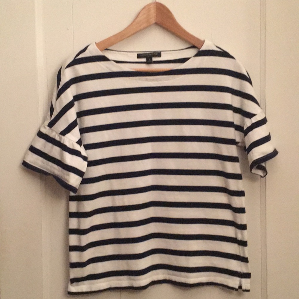 SALE📍Navy striped bell sleeve t